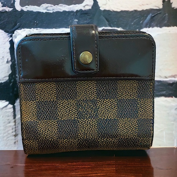 Louis Vuitton Handbags - Authentic Louis Vuitton Damier Ebene canvas compact zippy wallet